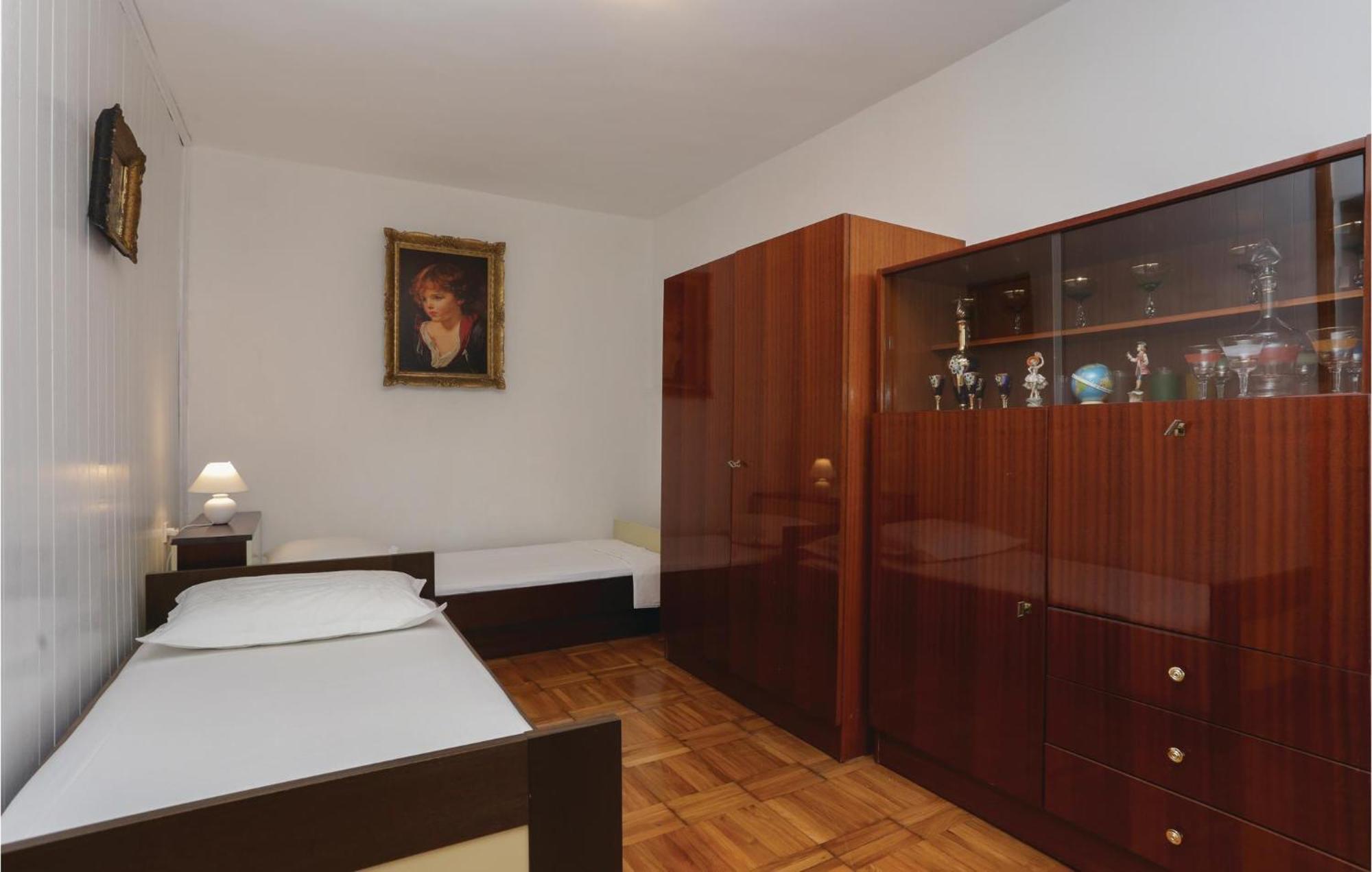 2 Bedroom Stunning Apartment In Kastel Kambelovac Kaštela Екстериор снимка