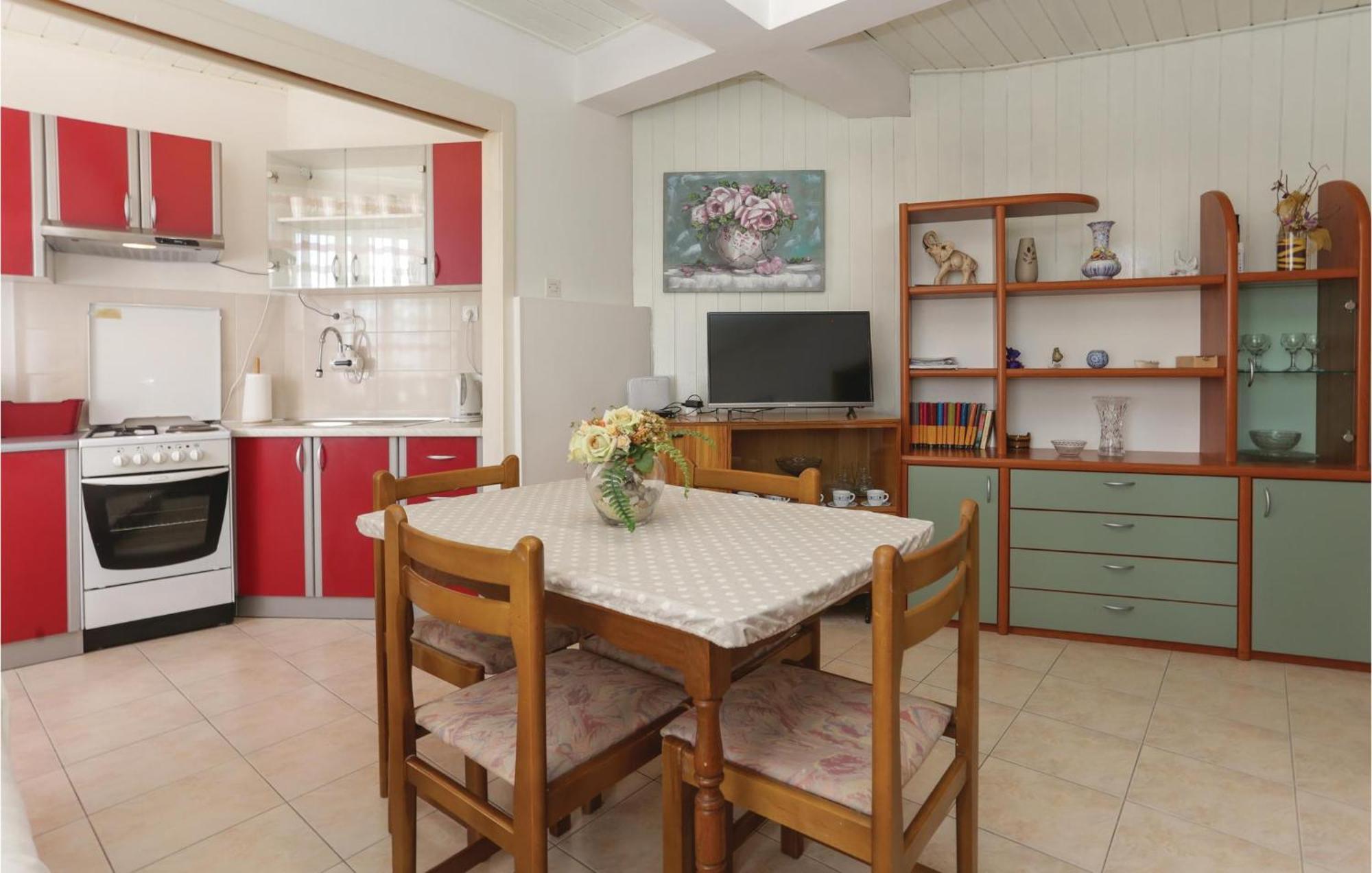 2 Bedroom Stunning Apartment In Kastel Kambelovac Kaštela Екстериор снимка