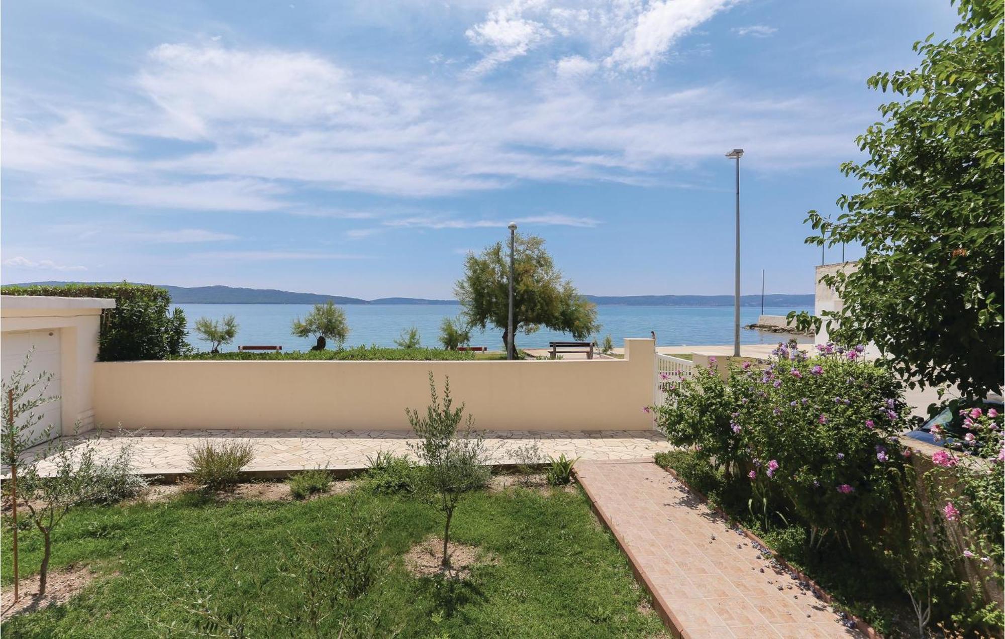 2 Bedroom Stunning Apartment In Kastel Kambelovac Kaštela Екстериор снимка