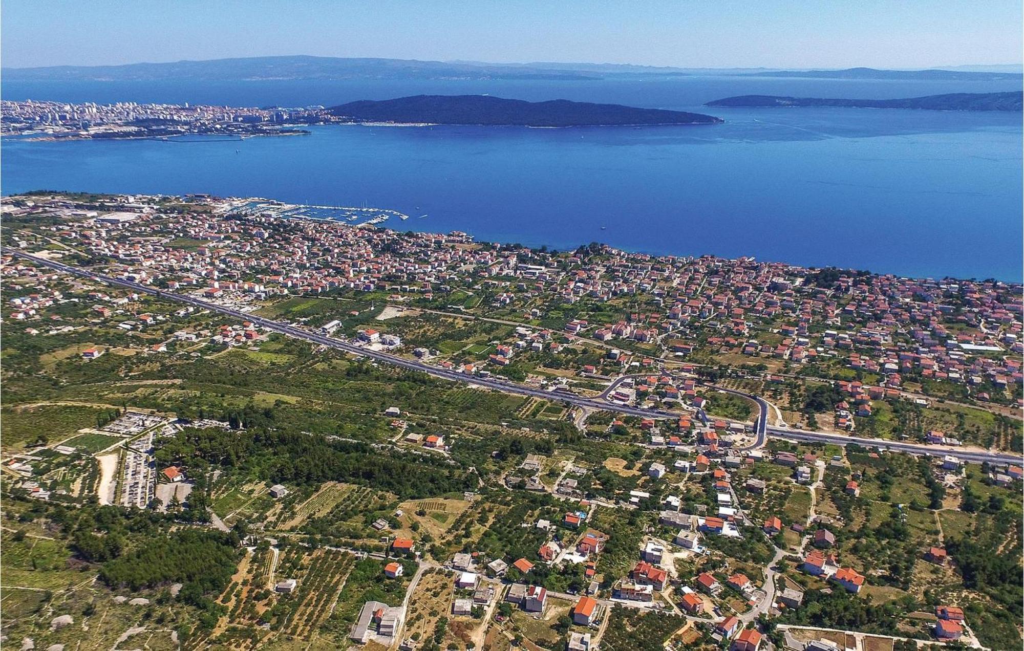 2 Bedroom Stunning Apartment In Kastel Kambelovac Kaštela Екстериор снимка