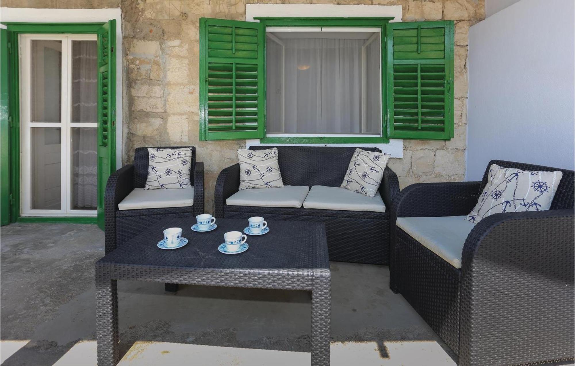 2 Bedroom Stunning Apartment In Kastel Kambelovac Kaštela Екстериор снимка