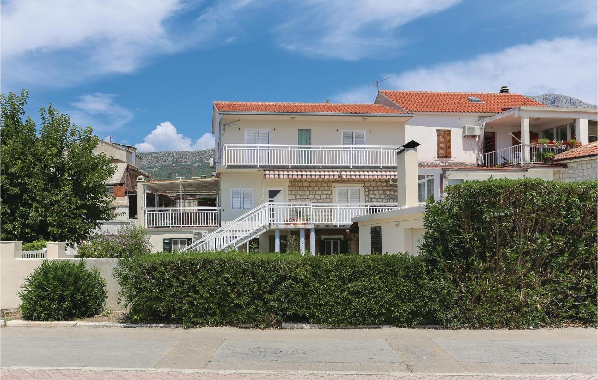 2 Bedroom Stunning Apartment In Kastel Kambelovac Kaštela Екстериор снимка